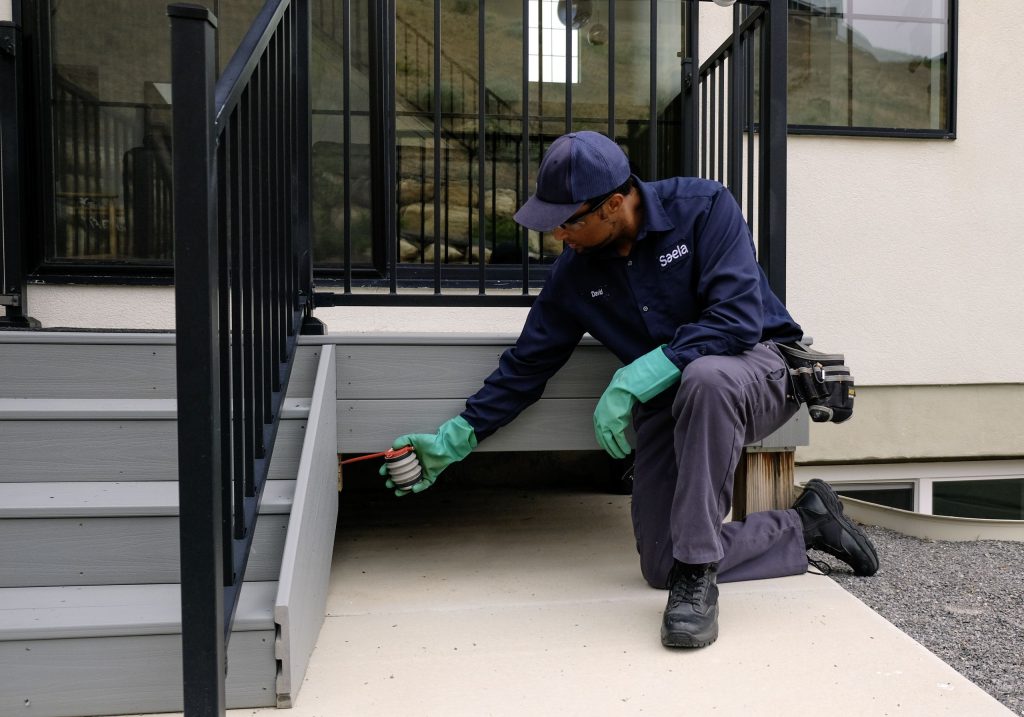 Centennial pest service technician